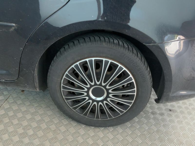 Volkswagen Touran 2.0 TDI Design Edition BlueMotion Tech 2011 – снимка 5