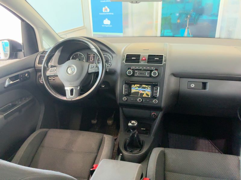 Volkswagen Touran 2.0 TDI Design Edition BlueMotion Tech 2011 – снимка 18