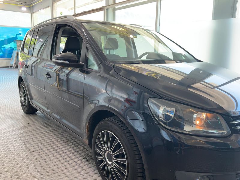 Volkswagen Touran 2.0 TDI Design Edition BlueMotion Tech 2011 – снимка 12