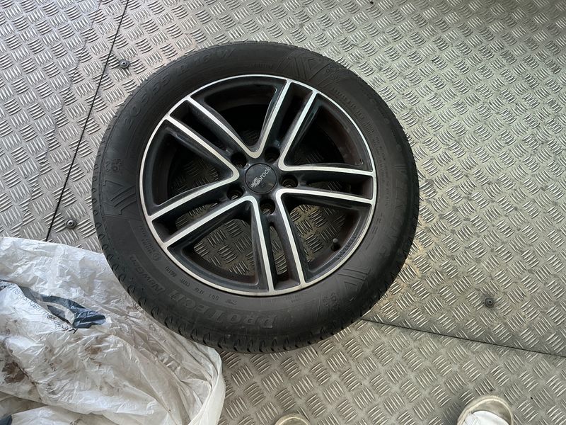 Volkswagen Touran 2.0 TDI Design Edition BlueMotion Tech 2011 – снимка 15