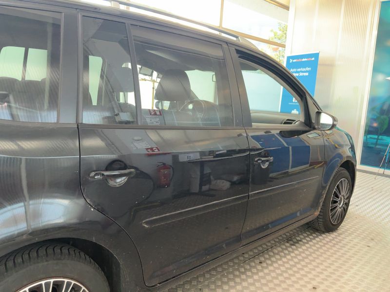 Volkswagen Touran 2.0 TDI Design Edition BlueMotion Tech 2011 – снимка 10