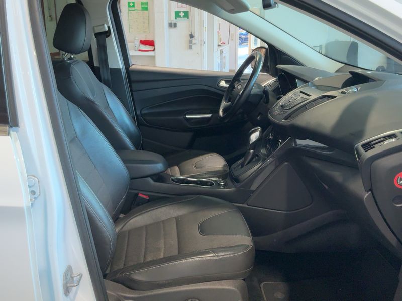 Ford Kuga 2.0 TDCi Titanium 2015 – снимка 16
