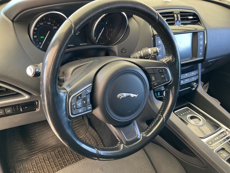Jaguar F-Pace 20d Pure AWD 2016 – снимка 28