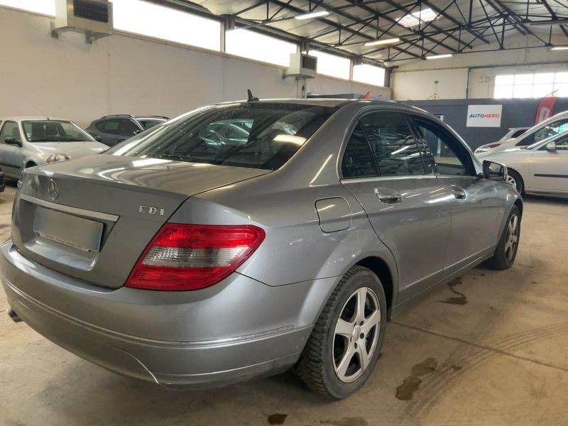 Mercedes-Benz C-Klasse C 220 CDI BlueEfficiency Avantgarde 2010 – снимка 8