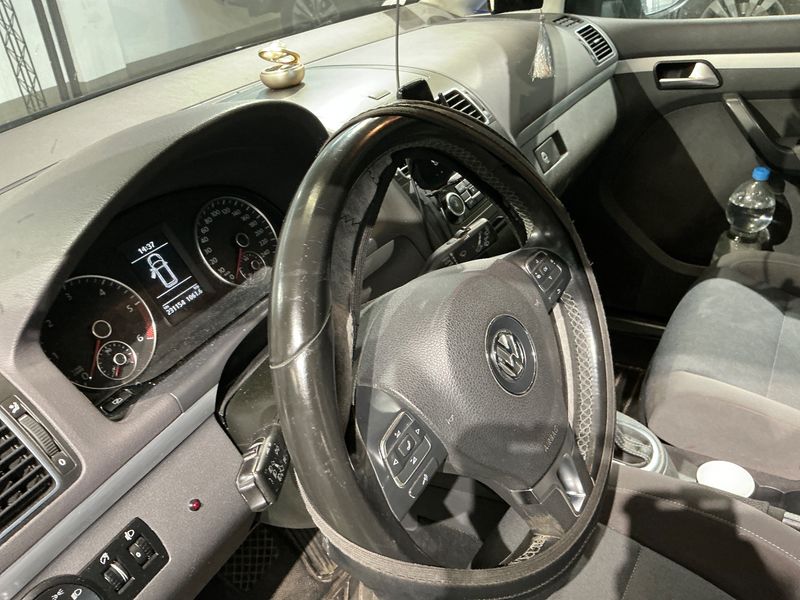 Volkswagen Touran 1.6 TDI Style BlueMotion Tech 2012 – снимка 30