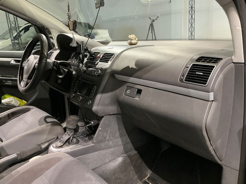 Volkswagen Touran 1.6 TDI Style BlueMotion Tech 2012 – снимка 35