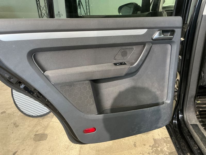 Volkswagen Touran 1.6 TDI Style BlueMotion Tech 2012 – снимка 33
