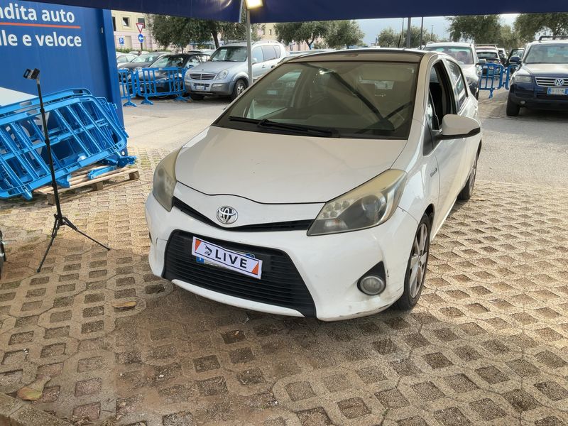 Toyota Yaris 1.5 Hybrid Style 2014 – снимка 1