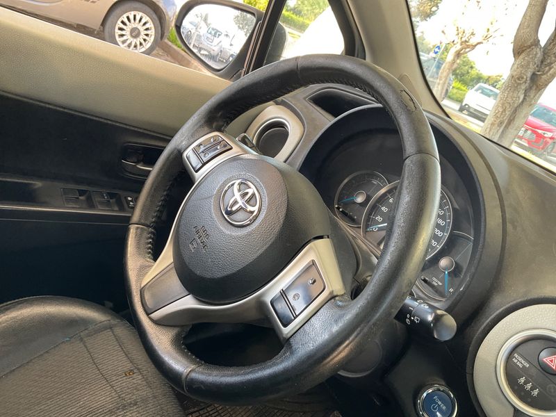 Toyota Yaris 1.5 Hybrid Style 2014 – снимка 34