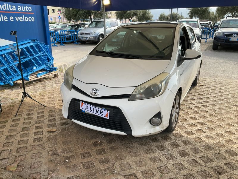 Toyota Yaris 1.5 Hybrid Style 2014 – снимка 2