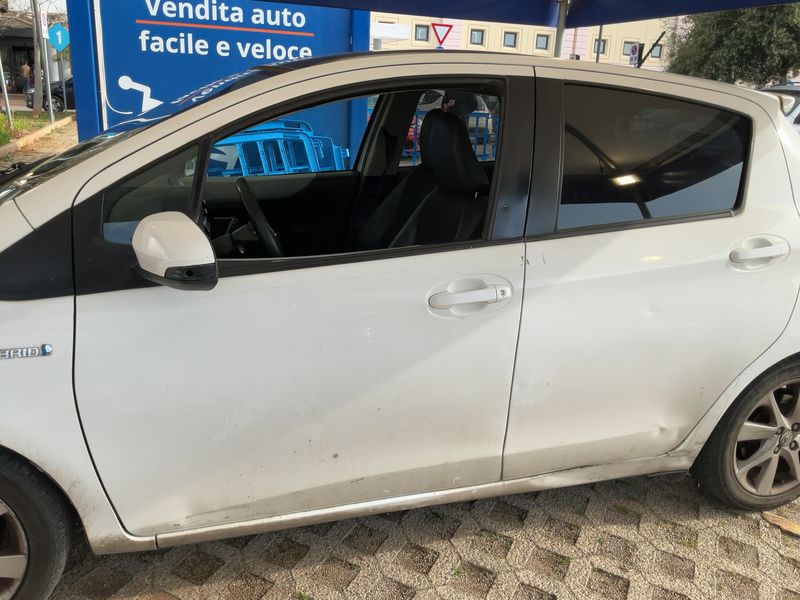 Toyota Yaris 1.5 Hybrid Style 2014 – снимка 4