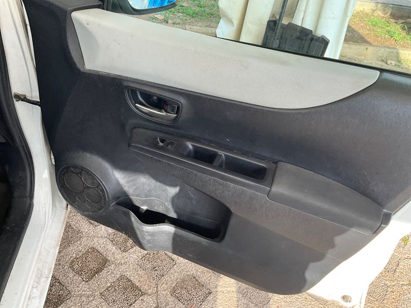 Toyota Yaris 1.5 Hybrid Style 2014 – снимка 32