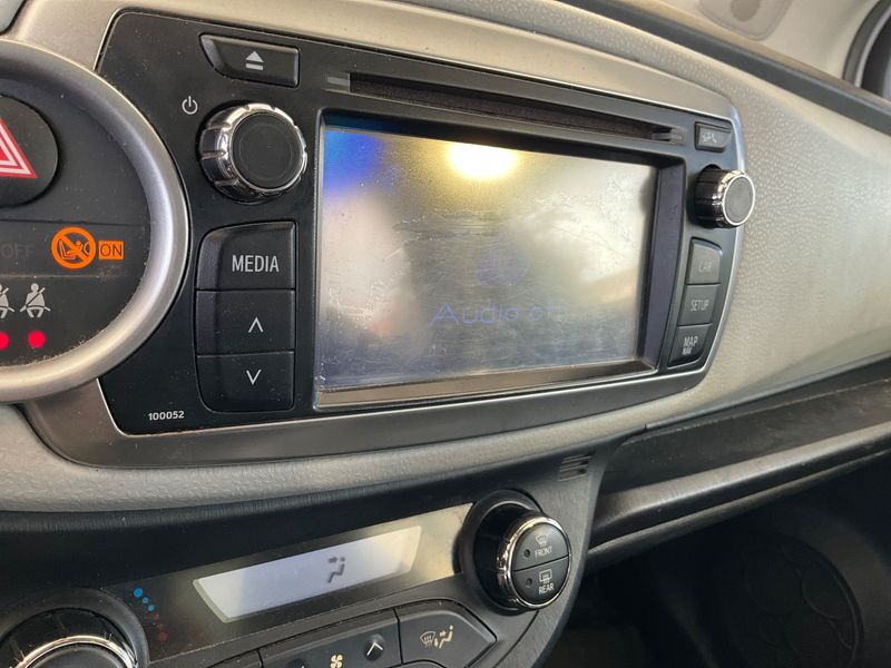 Toyota Yaris 1.5 Hybrid Style 2014 – снимка 38