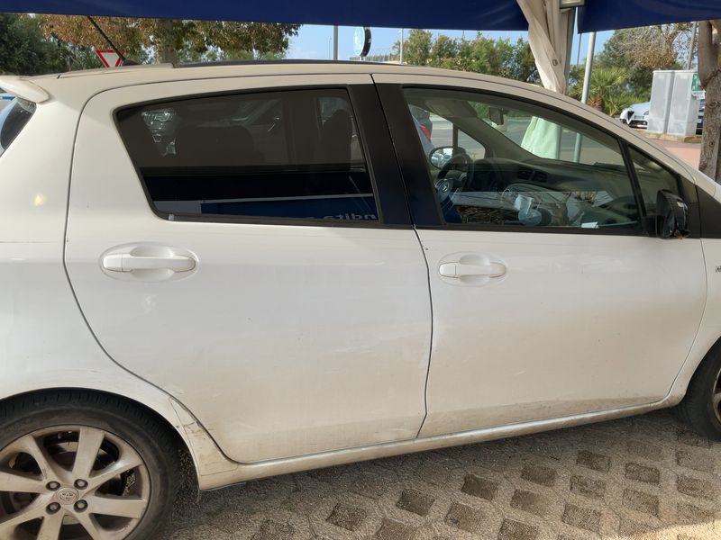 Toyota Yaris 1.5 Hybrid Style 2014 – снимка 10