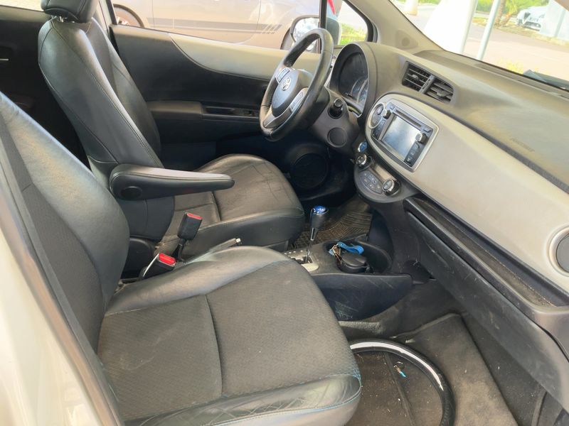 Toyota Yaris 1.5 Hybrid Style 2014 – снимка 16