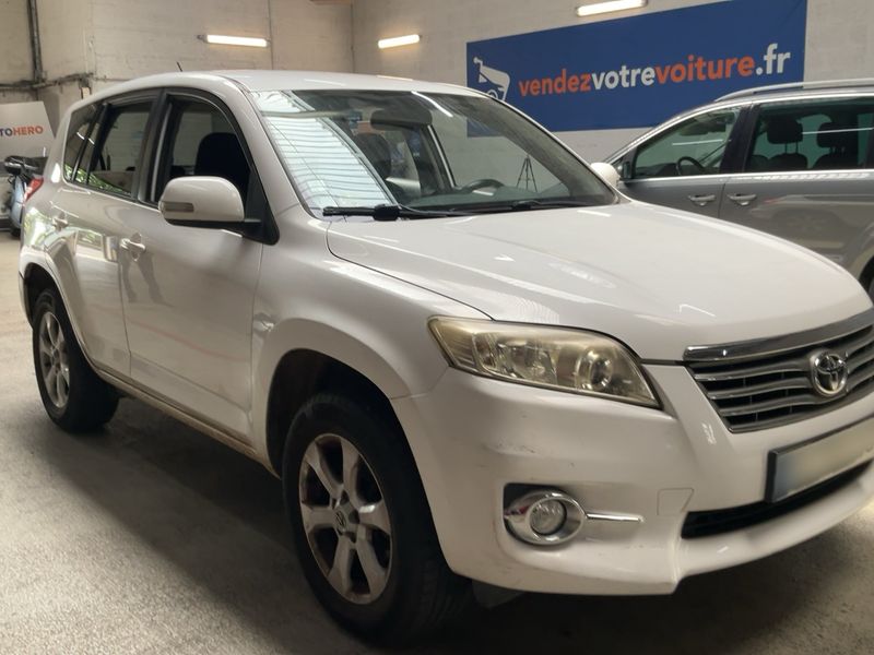 Toyota RAV 4 2.2 D-4D Life 2011 – снимка 12