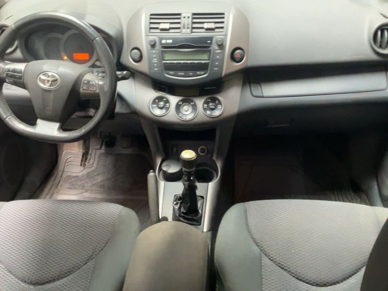 Toyota RAV 4 2.2 D-4D Life 2011 – снимка 17