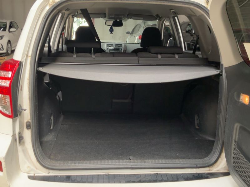 Toyota RAV 4 2.2 D-4D Life 2011 – снимка 15