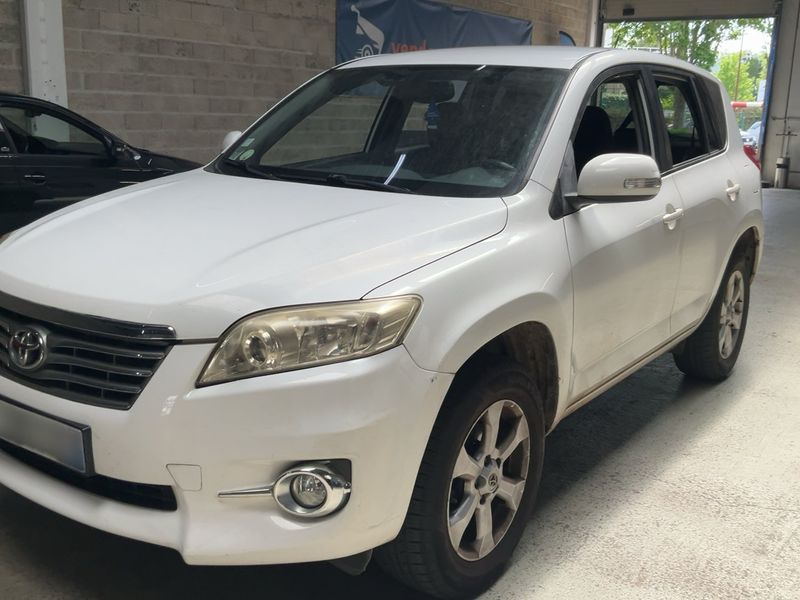 Toyota RAV 4 2.2 D-4D Life 2011 – снимка 2
