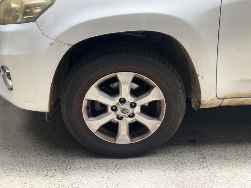 Toyota RAV 4 2.2 D-4D Life 2011 – снимка 3