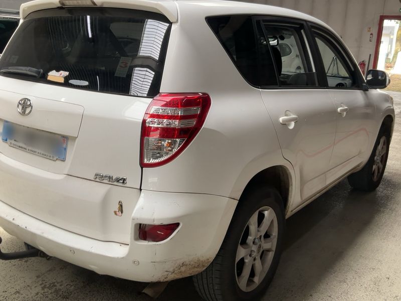 Toyota RAV 4 2.2 D-4D Life 2011 – снимка 8