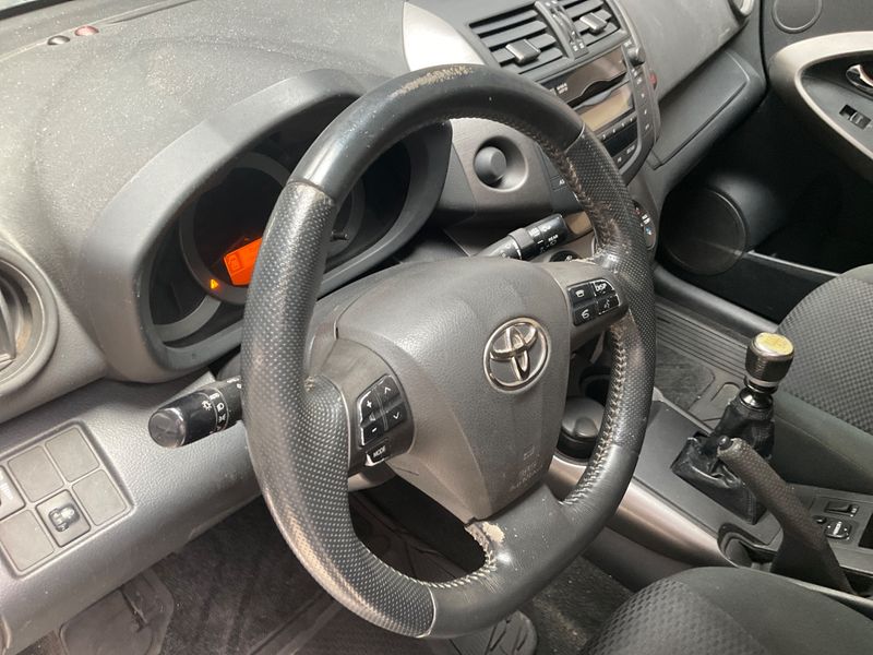 Toyota RAV 4 2.2 D-4D Life 2011 – снимка 26