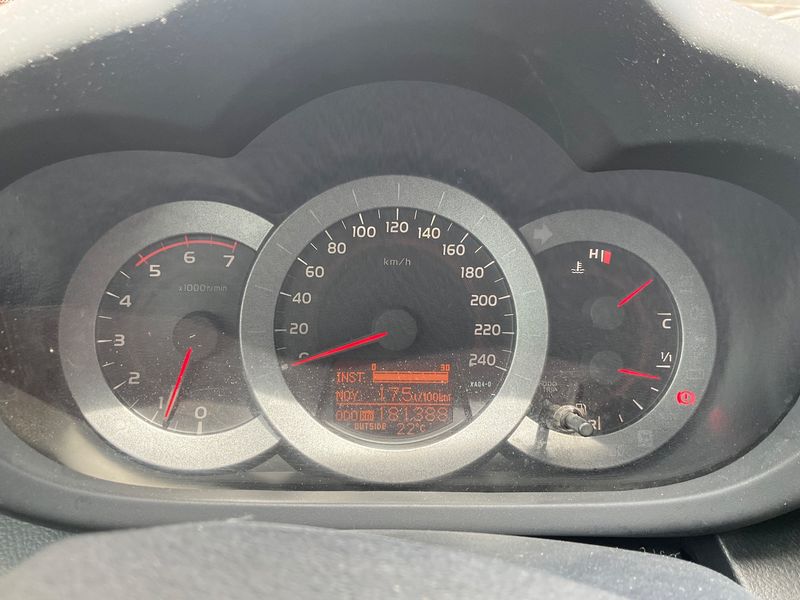 Toyota RAV 4 2.2 D-4D Life 2011 – снимка 18