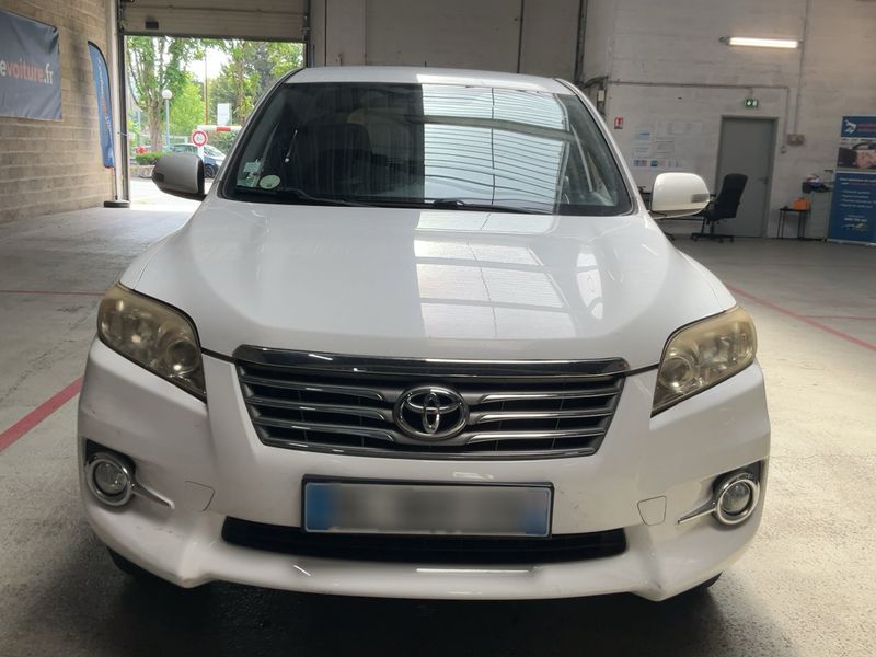 Toyota RAV 4 2.2 D-4D Life 2011 – снимка 14