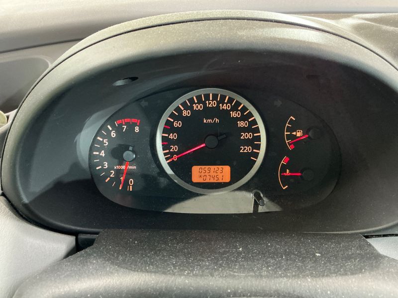 Nissan Almera Tino 1.8 Tekna 2005 – снимка 4