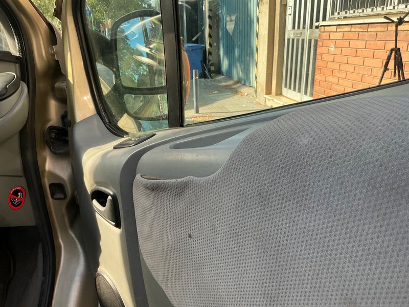 Opel Vivaro 2.5 DTI / CDTI Tour 2005 – снимка 29