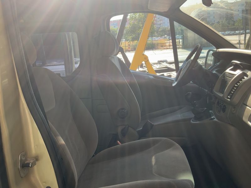 Opel Vivaro 2.5 DTI / CDTI Tour 2005 – снимка 16