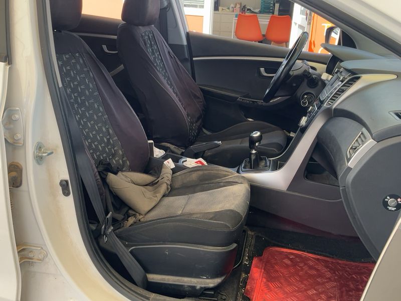 Hyundai i30 1.4 Essence 2015 – снимка 16