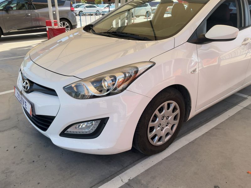Hyundai i30 1.4 Essence 2015 – снимка 2