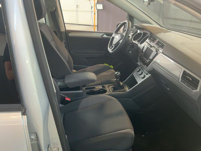 Volkswagen Touran 1.6 TDI Trendline BlueMotion Tech 2017 – снимка 17