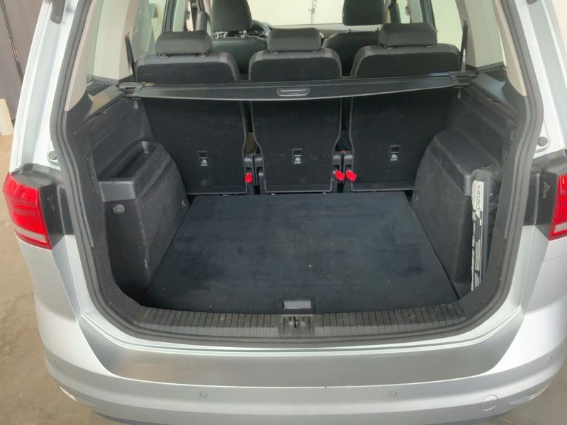 Volkswagen Touran 1.6 TDI Trendline BlueMotion Tech 2017 – снимка 16