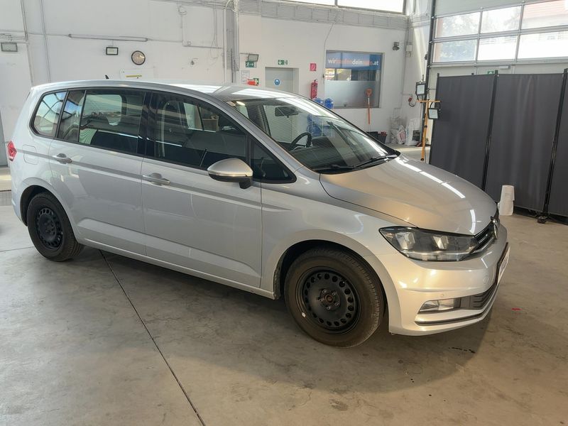 Volkswagen Touran 1.6 TDI Trendline BlueMotion Tech 2017 – снимка 12