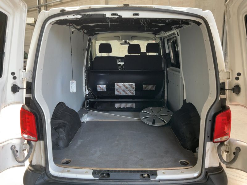 Volkswagen T6 Transporter 2.0 TDI Kasten FWD 2021 – снимка 15
