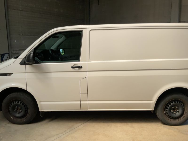 Volkswagen T6 Transporter 2.0 TDI Kasten FWD 2021 – снимка 4