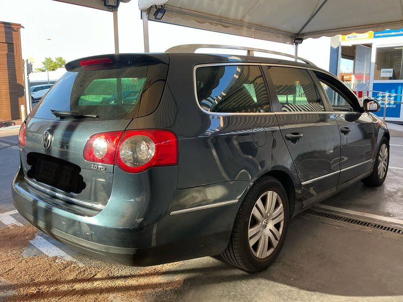 Volkswagen Passat 2.0 TDI Highline 4Motion 2006 – снимка 2