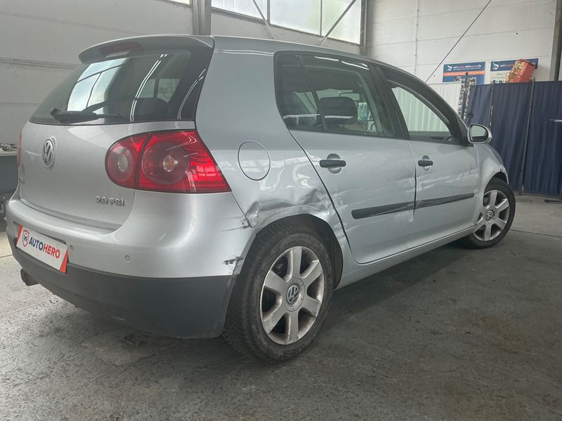 Volkswagen Golf V 2.0 FSI Comfortline 2004 – снимка 2