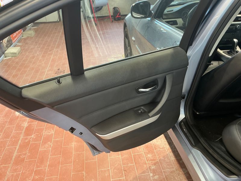 BMW 3er 335i xDrive 2010 – снимка 24