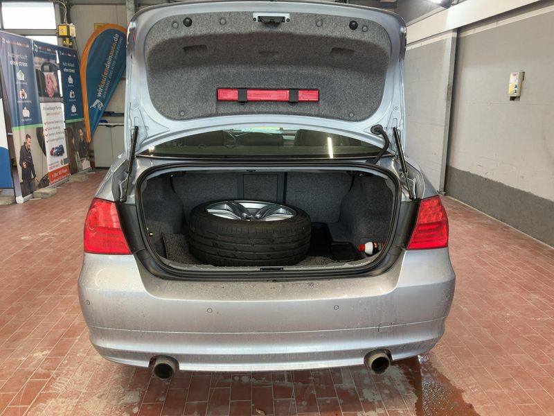 BMW 3er 335i xDrive 2010 – снимка 16