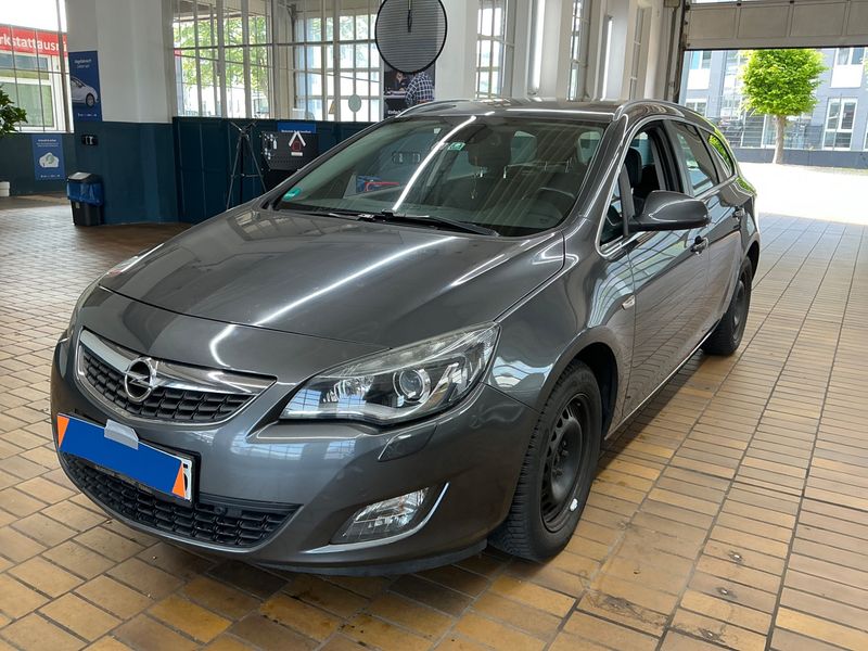 Opel Astra 1.4 Turbo Innovation 2011 – снимка 1