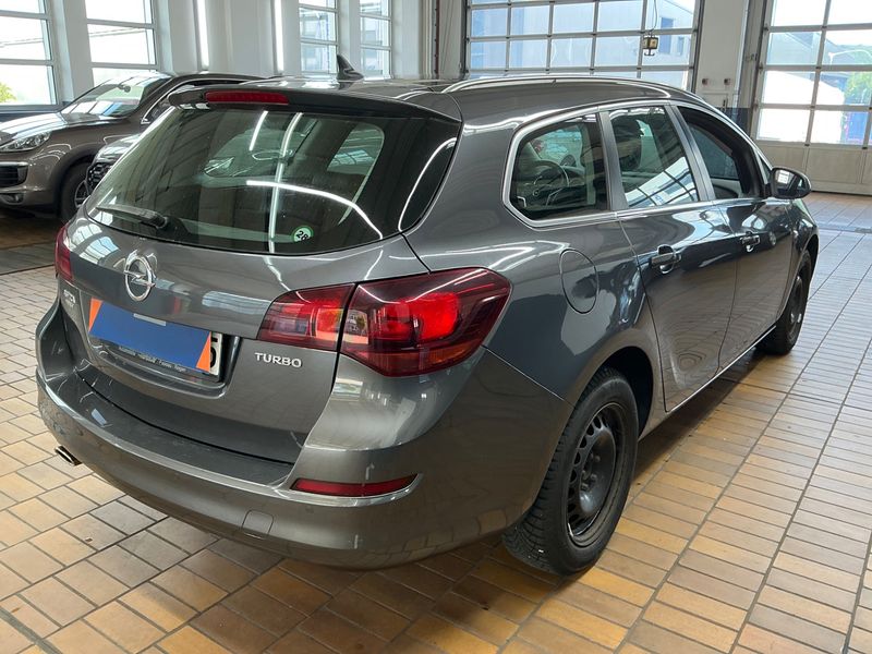 Opel Astra 1.4 Turbo Innovation 2011 – снимка 2