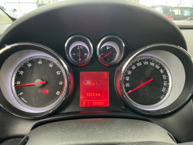 Opel Astra 1.4 Turbo Innovation 2011 – снимка 4