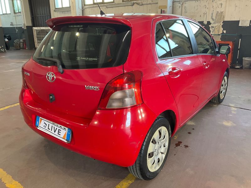 Toyota Yaris 1.0 VVT-i 2006 – снимка 2