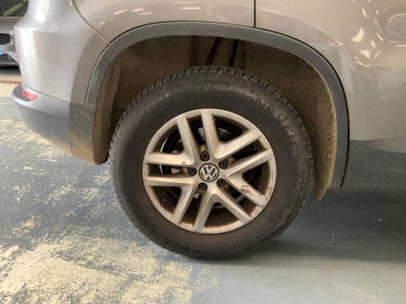 Volkswagen Tiguan 2.0 TDI BlueMotion Tech 2011 – снимка 9