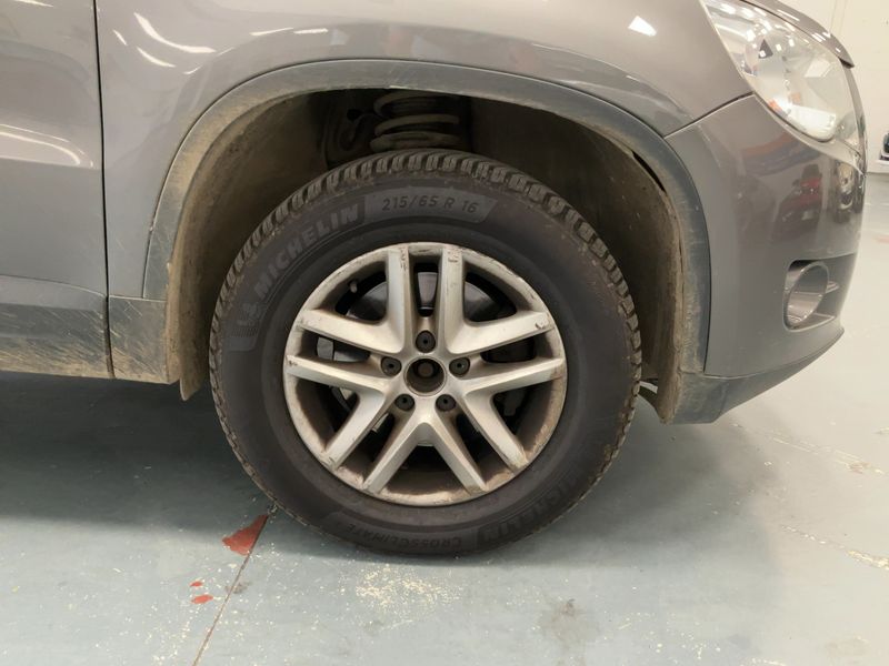 Volkswagen Tiguan 2.0 TDI BlueMotion Tech 2011 – снимка 11