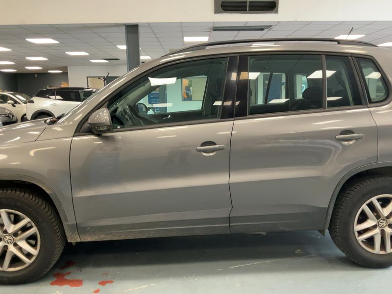 Volkswagen Tiguan 2.0 TDI BlueMotion Tech 2011 – снимка 4