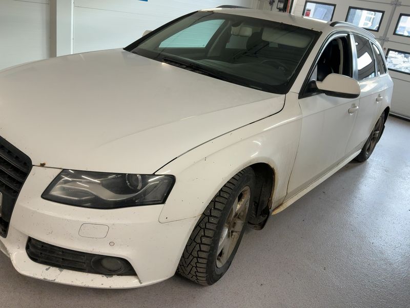Audi A4 2.0 TDI quattro Attraction 2011 – снимка 2